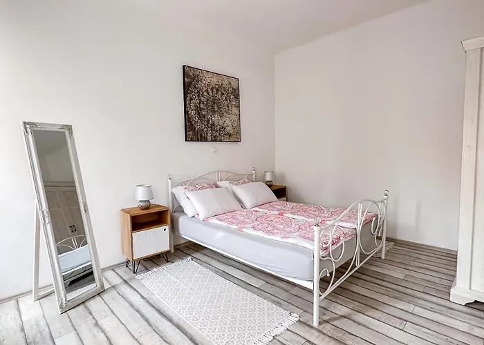 شقة Main Square بولا