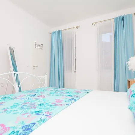 Main Square Apartman Póla