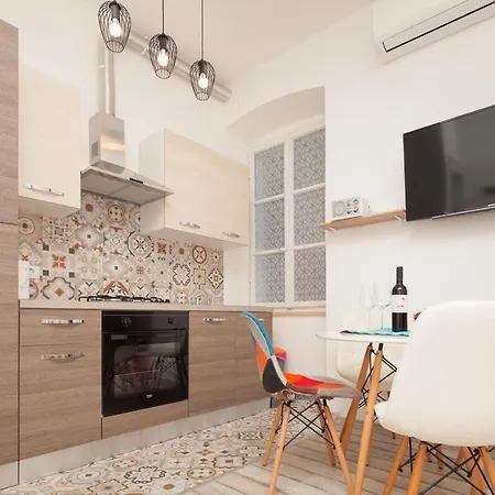 Main Square Apartman Póla