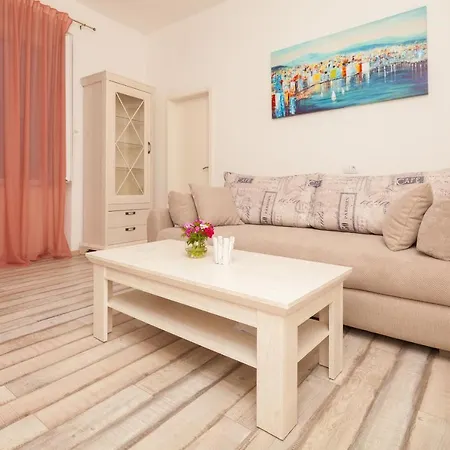 Main Square Apartman