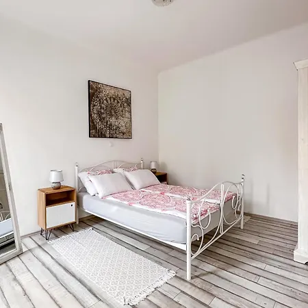 Main Square Apartman